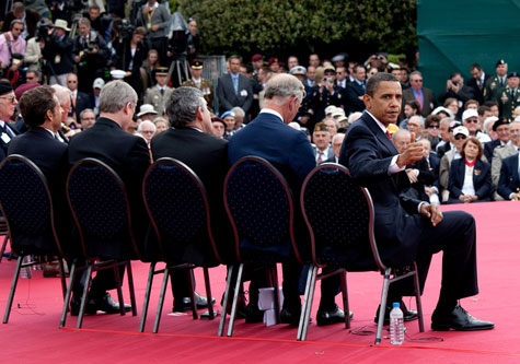 Obama gives his staff a thumbs up