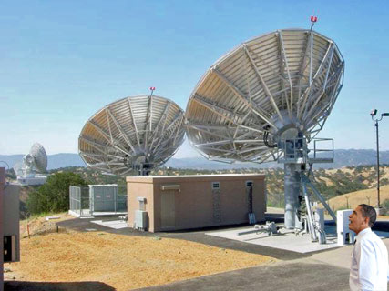 President Obama looks at the Raven Rock Mountain Complex satellite communications equipment